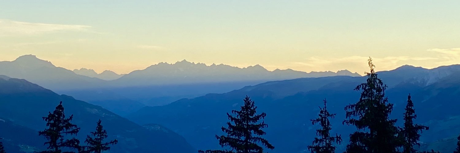Houla's profile banner image