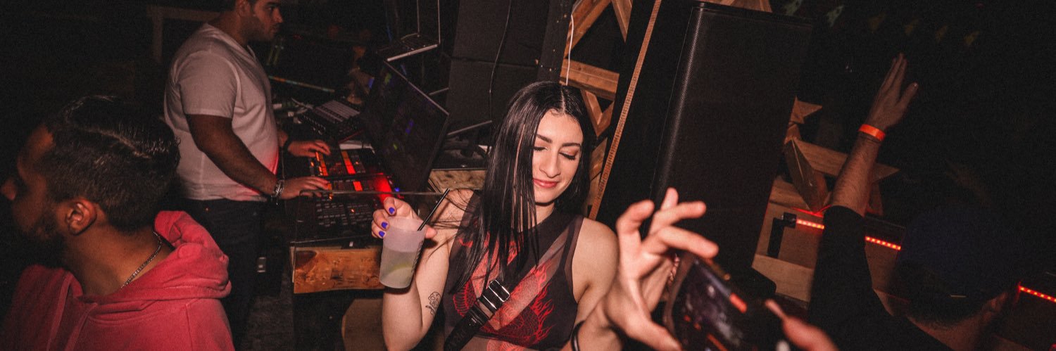 sisirose666's profile banner image