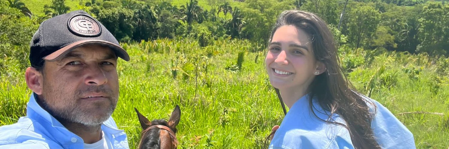 laradourado_'s profile banner image