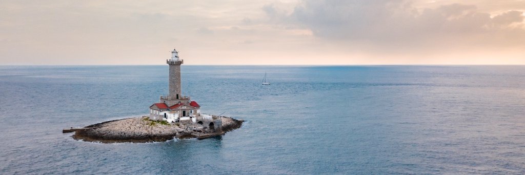 Florian Maderebner banner