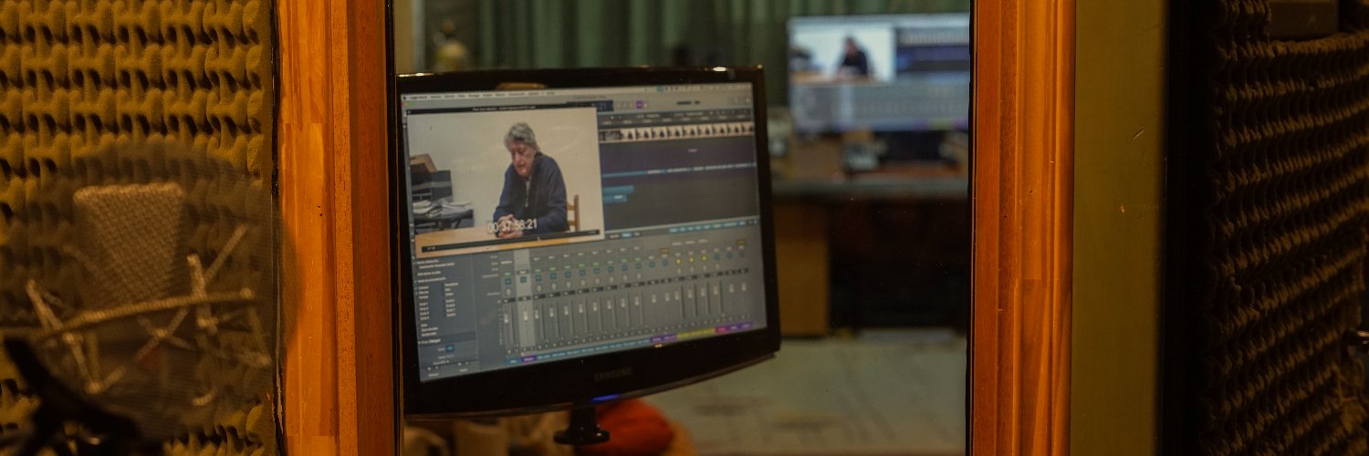 Julirecords's profile banner image