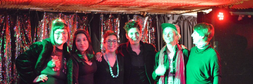 Caru Garzón Stand Up banner