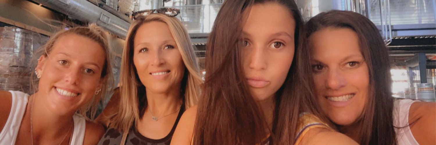 alyssa_eb's profile banner image