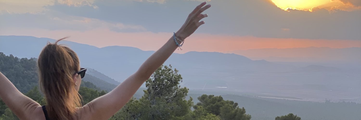 JuliaRoReina's profile banner image