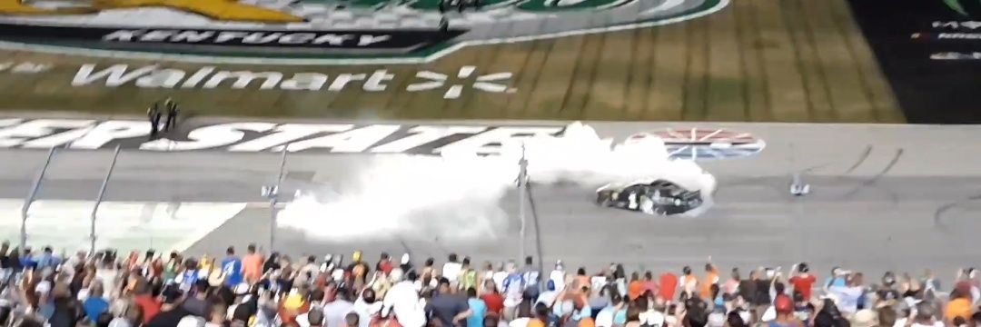 Scarlett 🏁🏕🏖🌠 banner