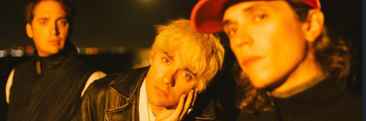 𝒜𝓂𝓎 banner