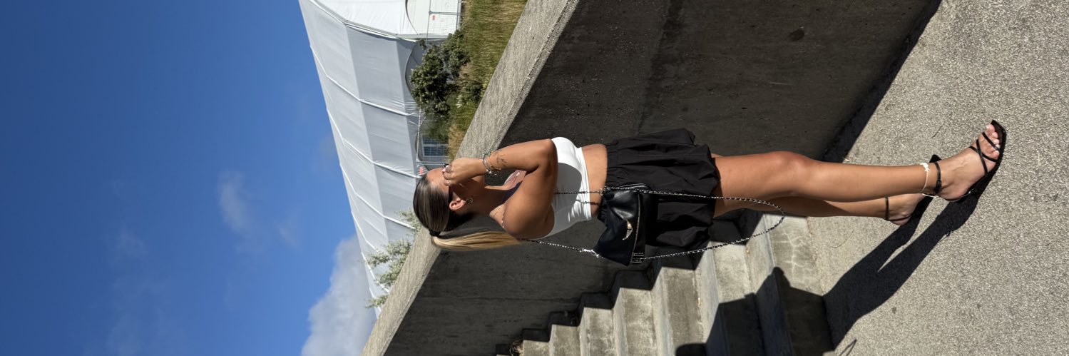 adriiana_sofiaa's profile banner image