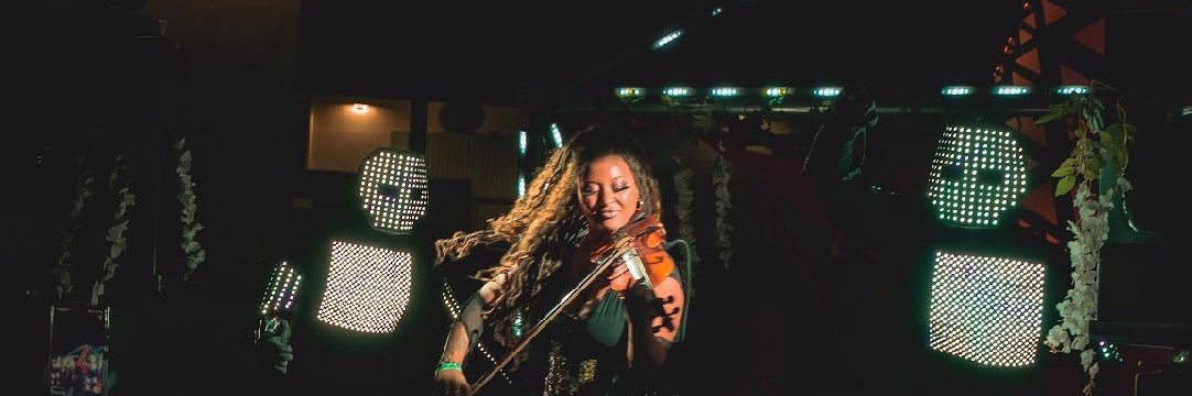 taylorlennea's profile banner image