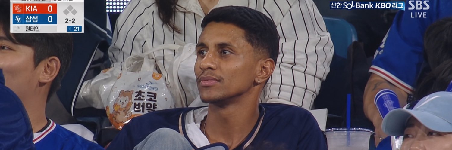 dansantanass's profile banner image