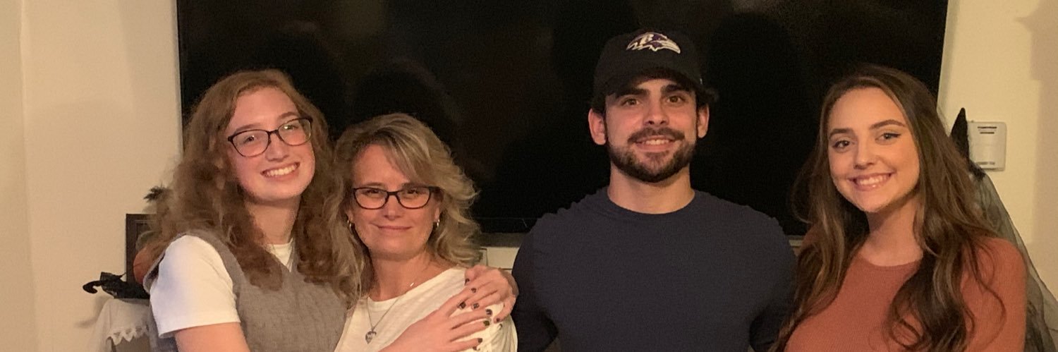 lisamhead's profile banner image