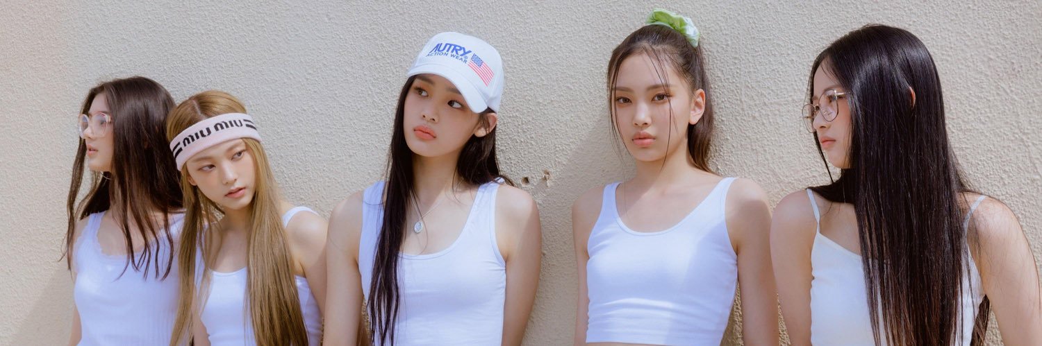 J 𐙚 banner