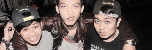 rizkyinay's profile banner image