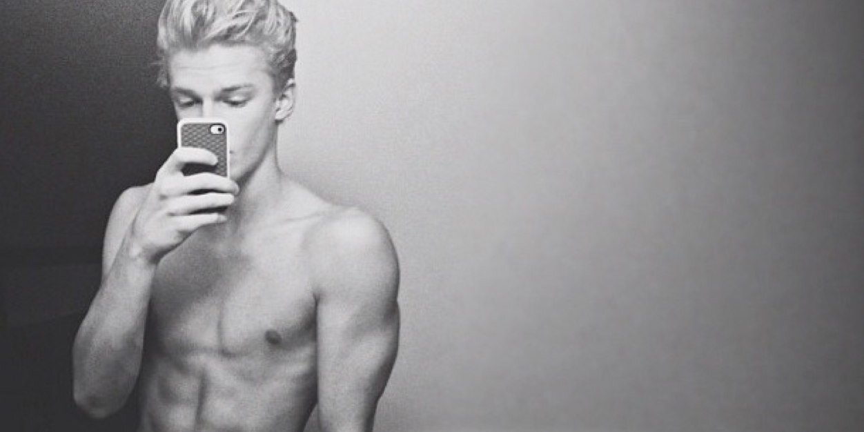 Qu33n__'s profile banner image