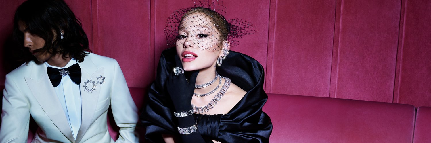 Twitter banner for @swarovski