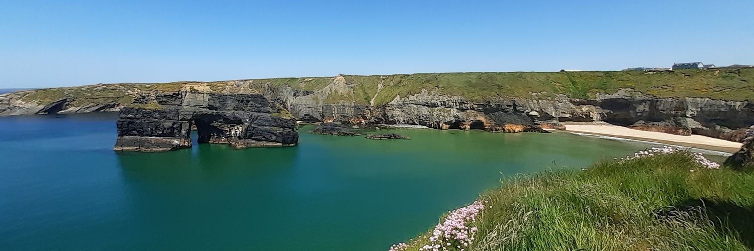 Caroline 🎭 banner