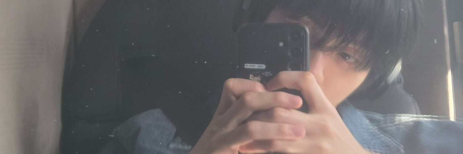 shafveLy's profile banner image