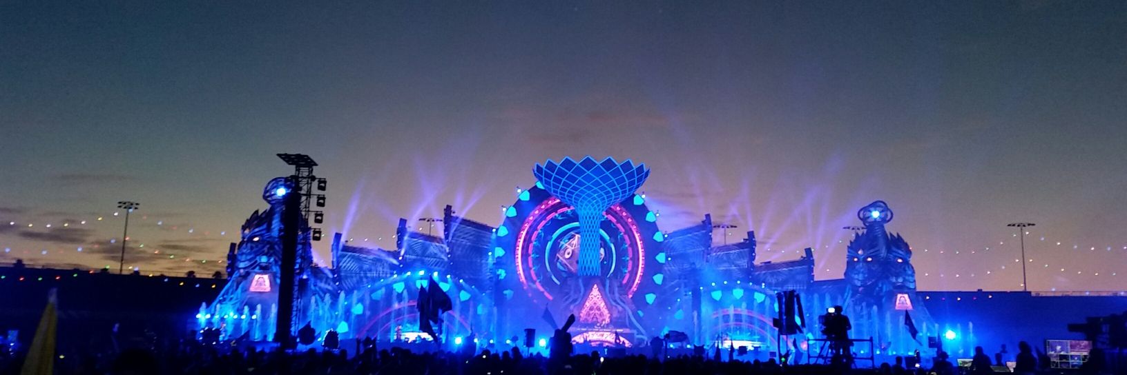 kingnhanvo's profile banner image