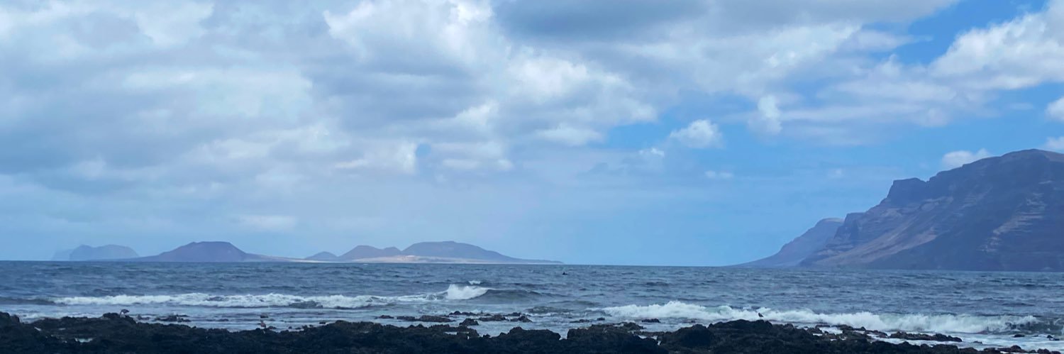 caperusara12's profile banner image