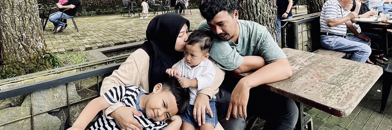 annisaanis's profile banner image