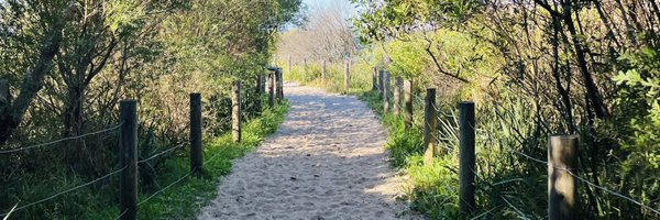 AiwainKuchBhi Profile Banner