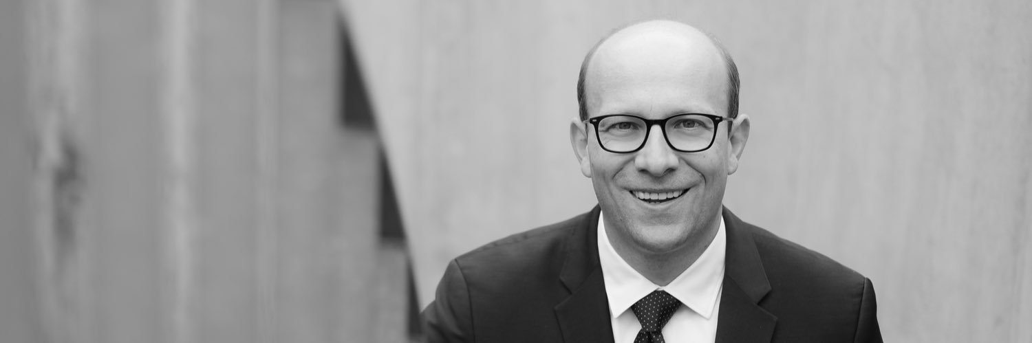 Dennis Hillemann banner