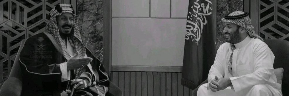 32EZ's profile banner image