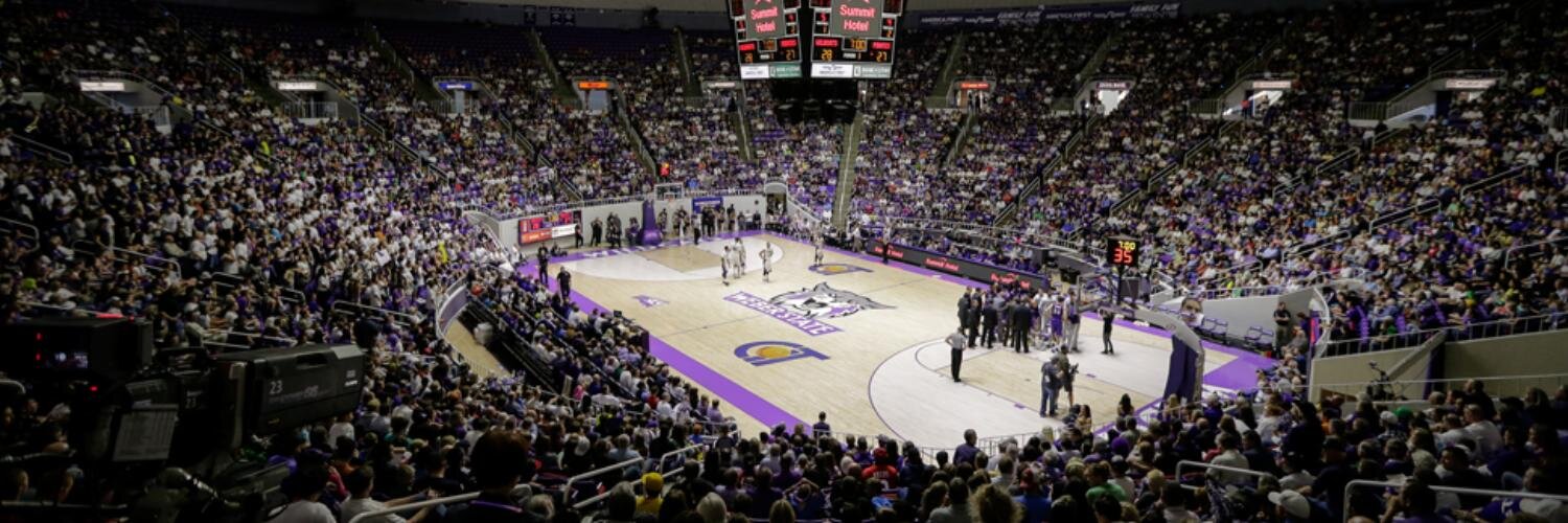 Dee Events Center banner