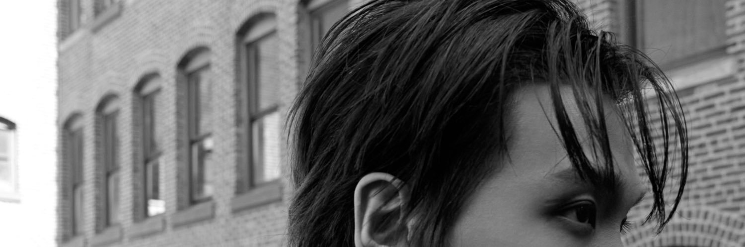 G banner