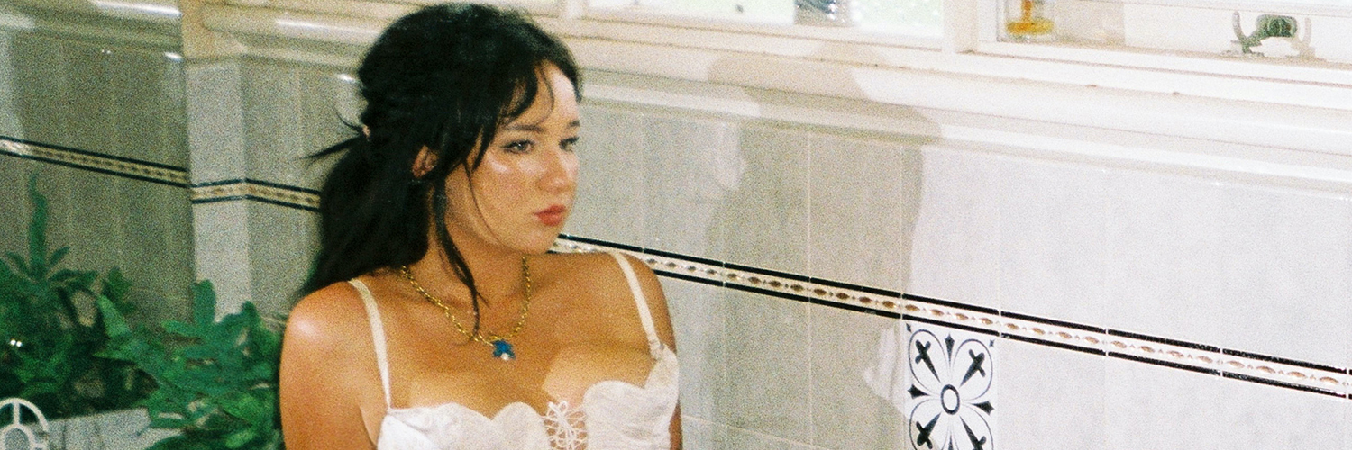 Mallrat's banner