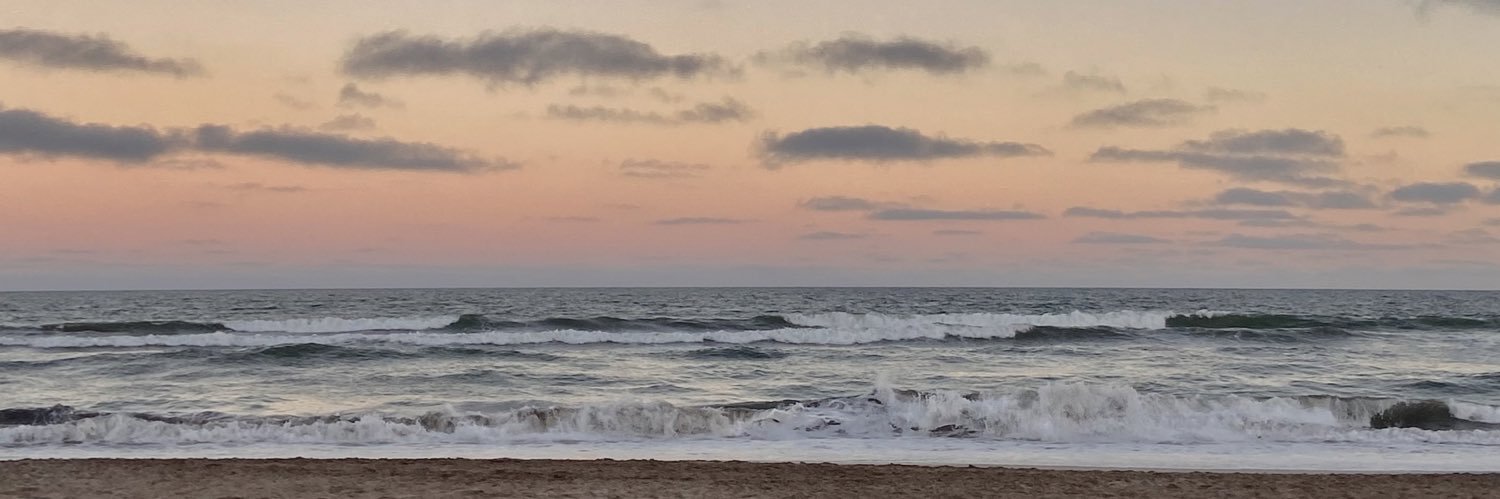 YazMazzini's profile banner image