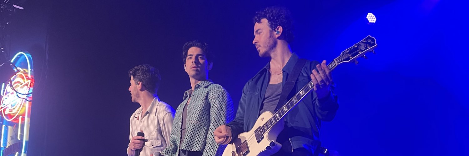 hails banner