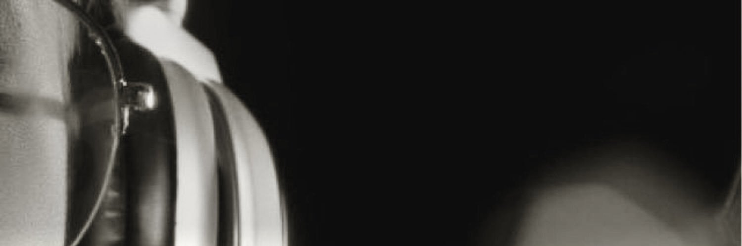 Oluna 🎧🍏 banner