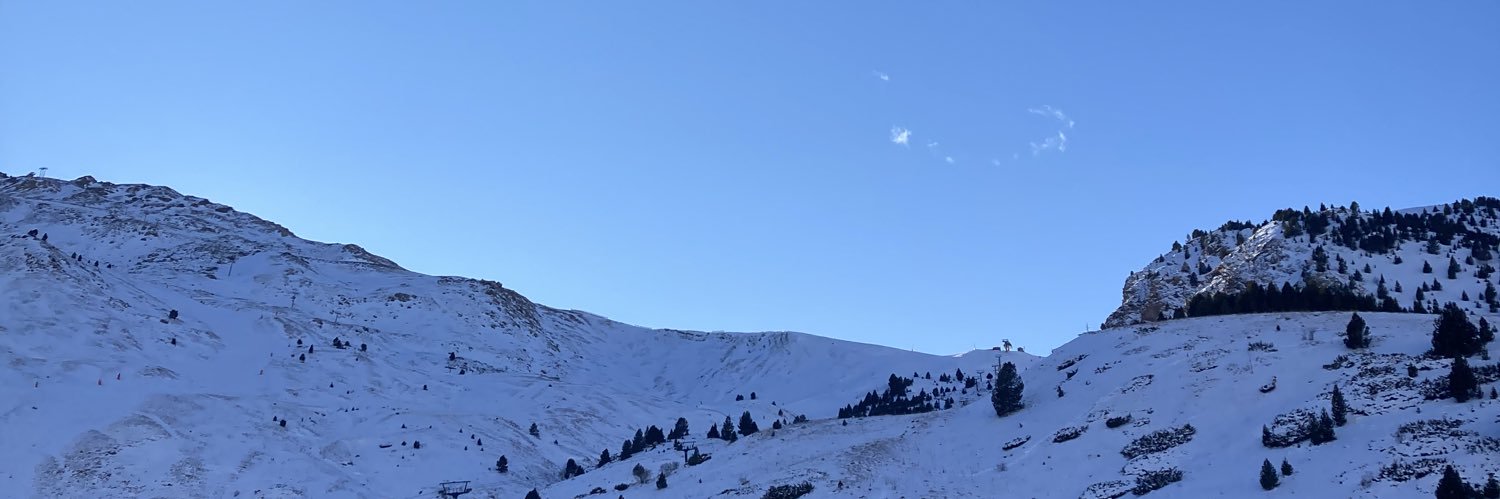Alexllie's profile banner image
