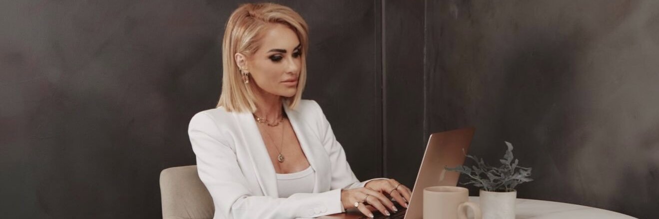 AngeliqueGerber's profile banner image