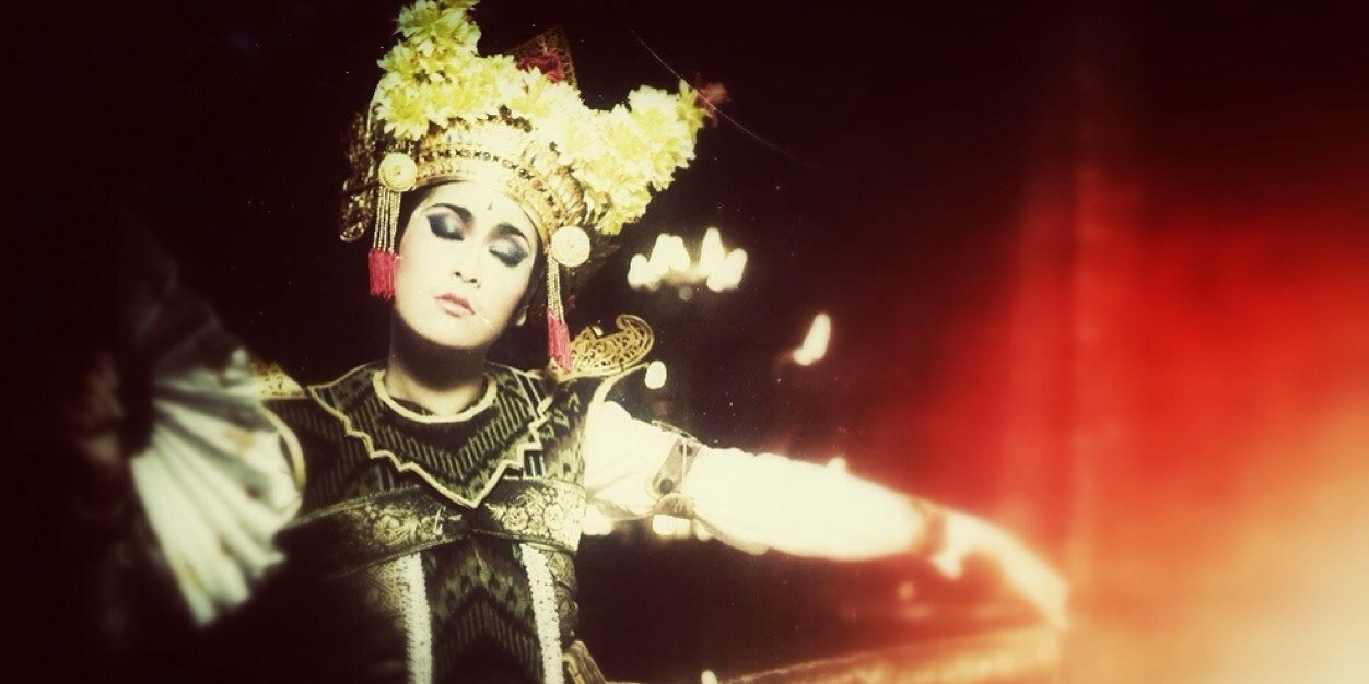 Andania Suri banner