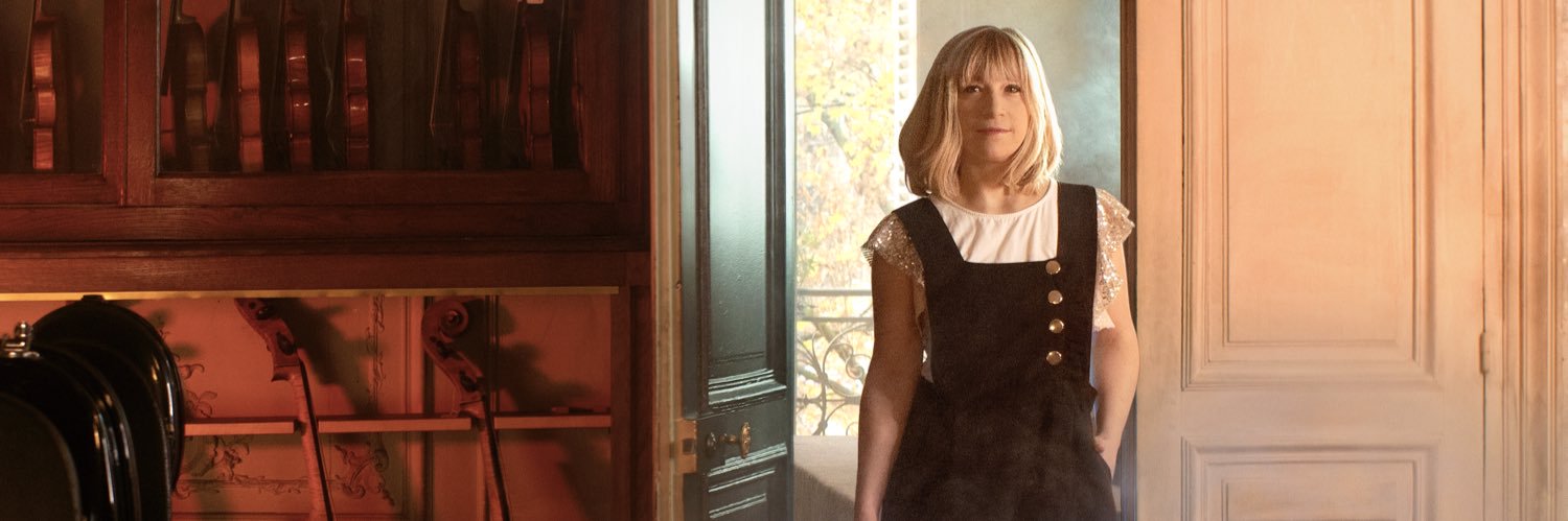 Amanda Favier banner