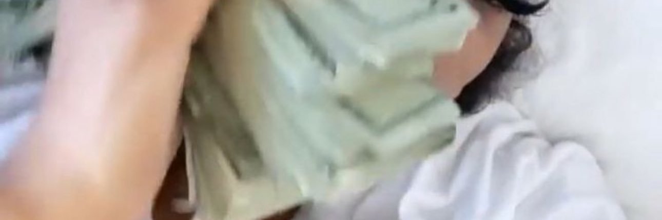 NellyNels 💛 banner