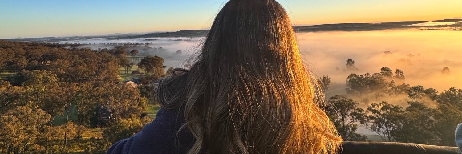 _lauravillag's profile banner image