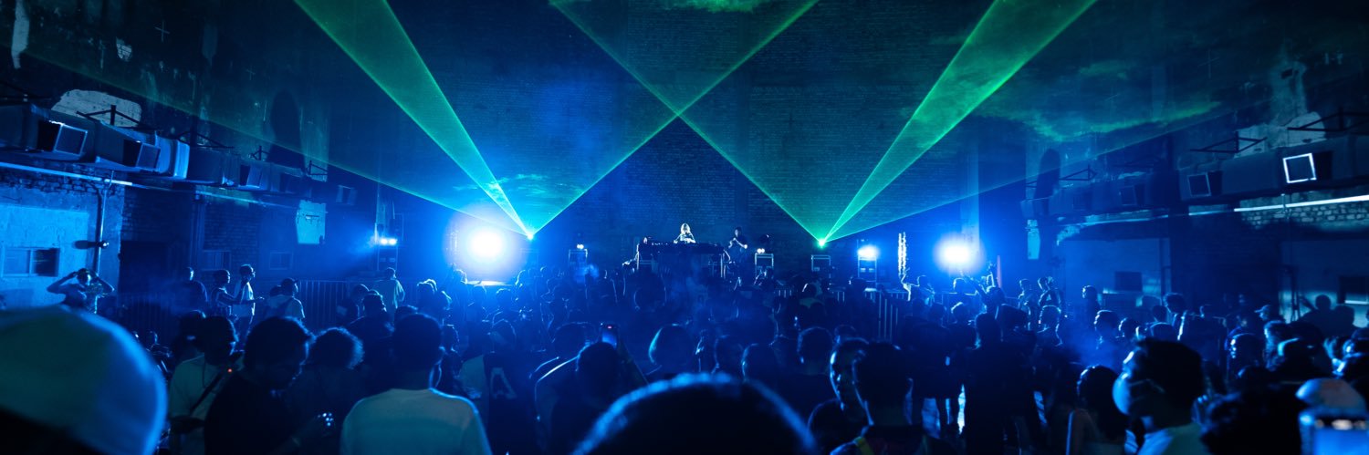 𝙒𝙃𝙔𝙇𝘿𝙀 banner