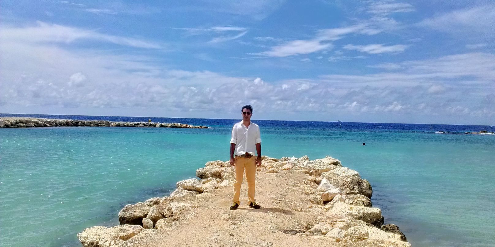 Eric González banner