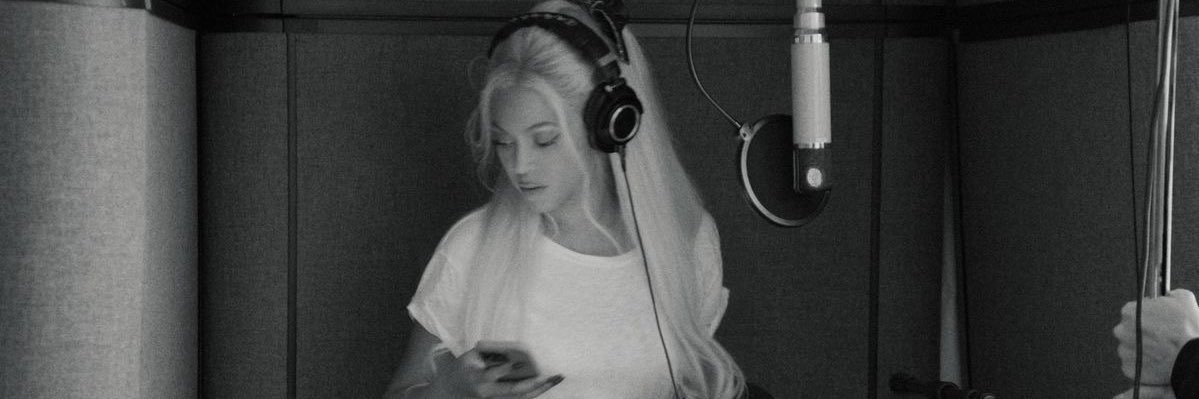 dellaqueen21's profile banner image