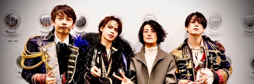 pinkWhite30's profile banner image