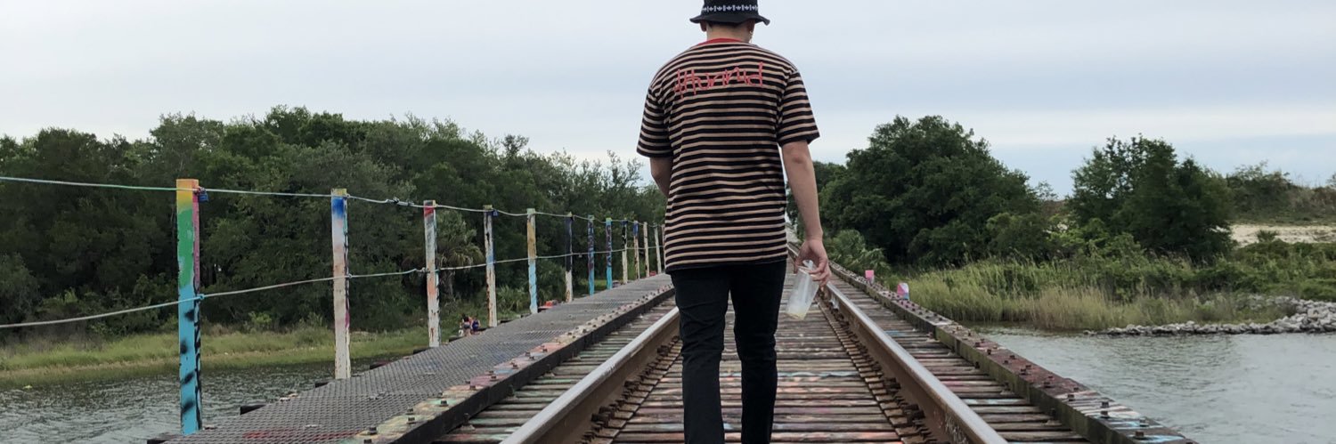 binxtruong's profile banner image