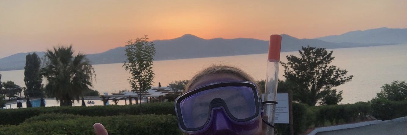 izzholl's profile banner image