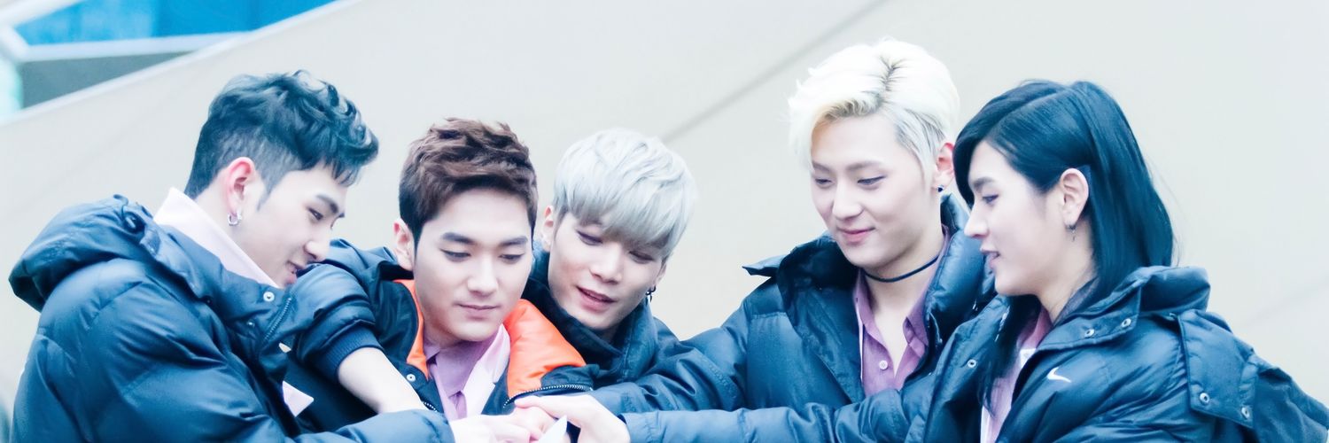 Est_9395's profile banner image