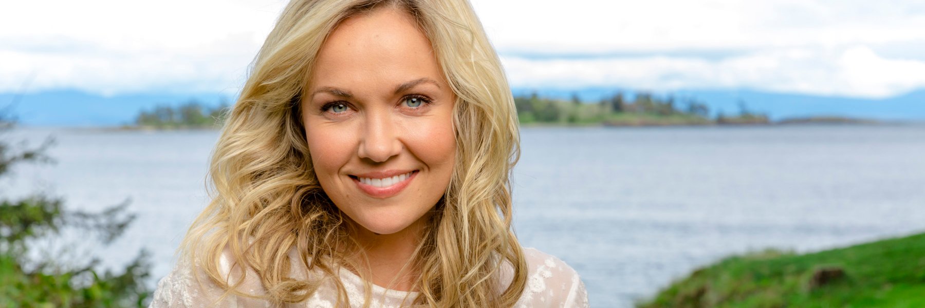 Emilie Ullerup Fans banner