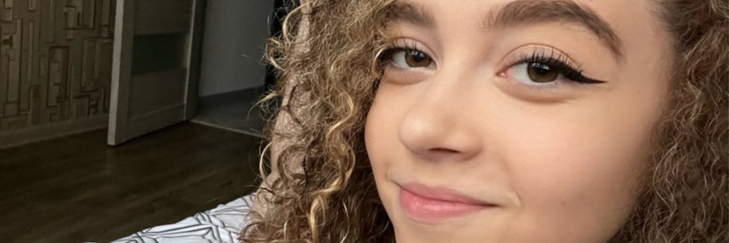 Eva_curly_eva's profile banner image