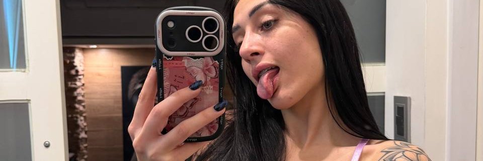 vickyreddd's profile banner image