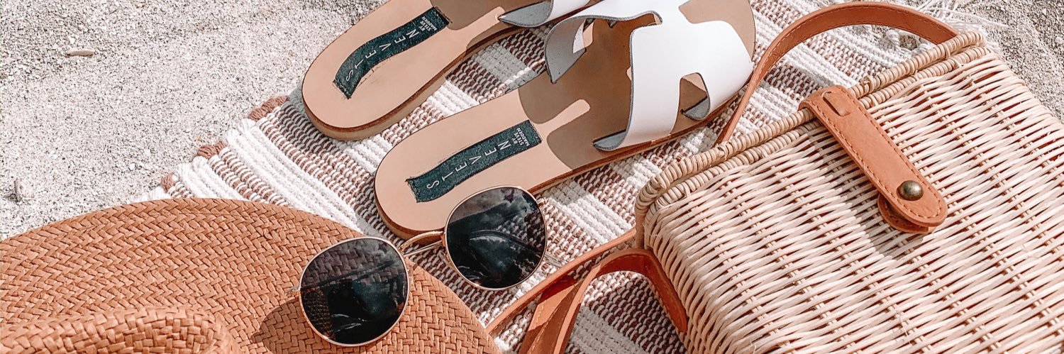 Elizabeth 🌺 banner