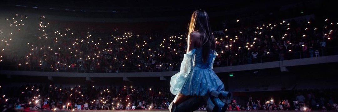 maria VIU A TINI banner